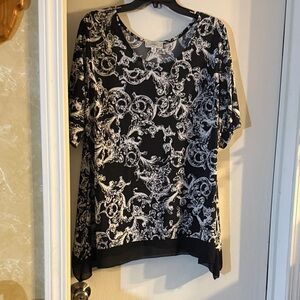 Chic Black and White Patterned Blouse